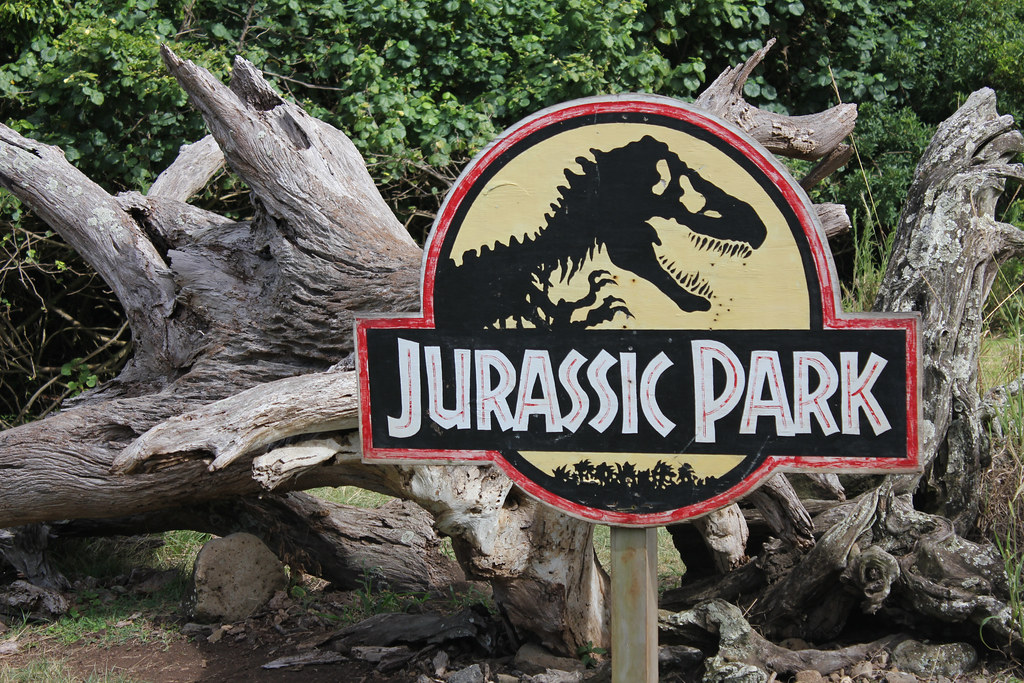 Cartel que dice Jurassic Park